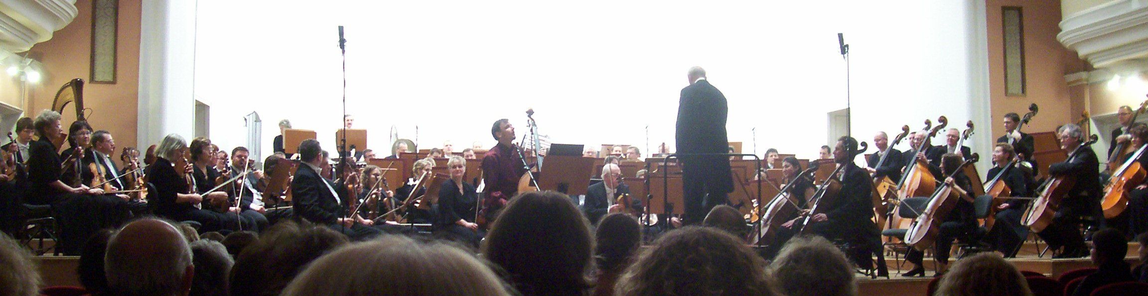 Aleksander Gabryś avec l’Orchestre symphonique de la Philharmonie de Silésie à Katowice, février 2009.